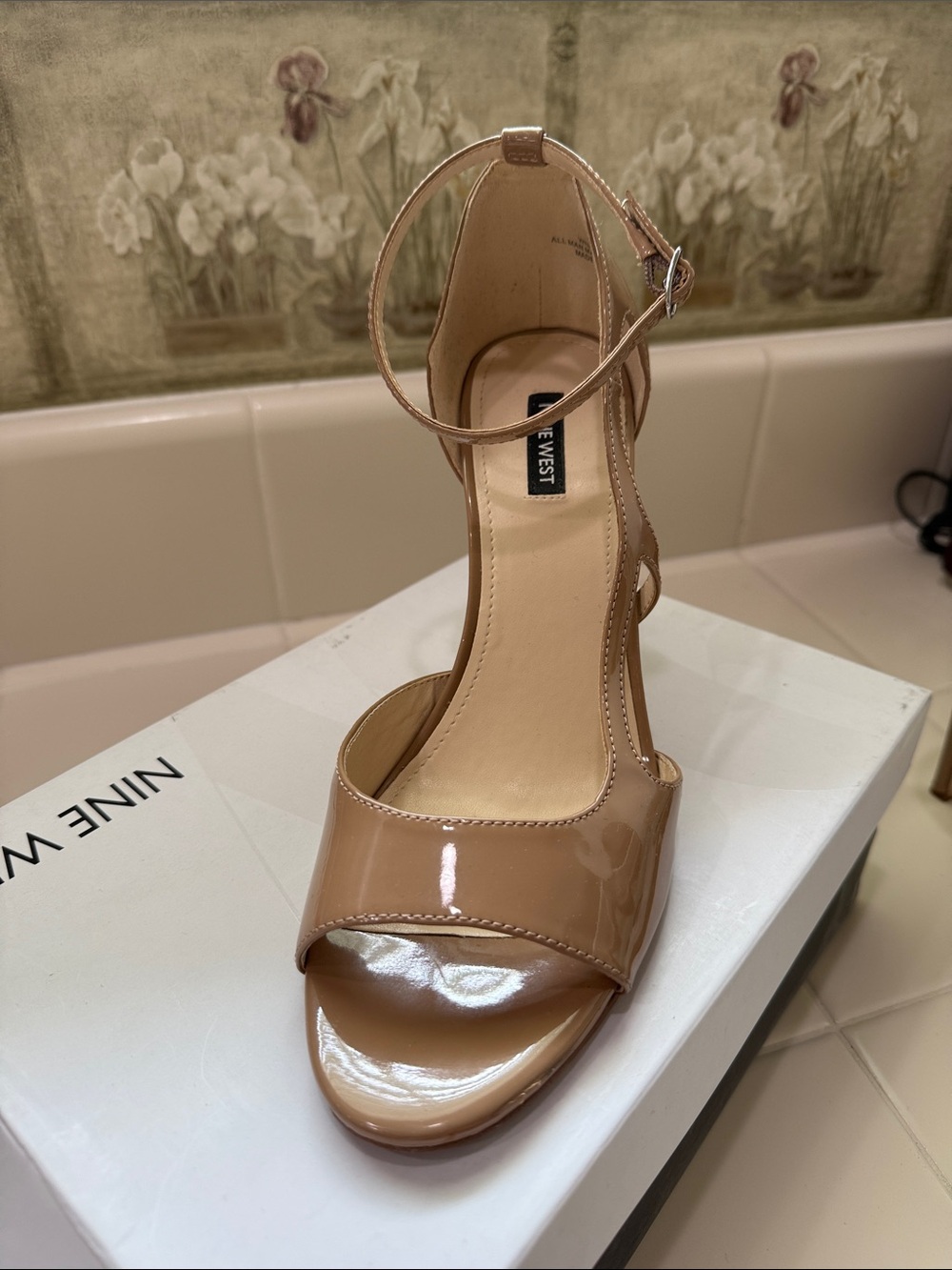 Nine West - Picture 5 of 8
